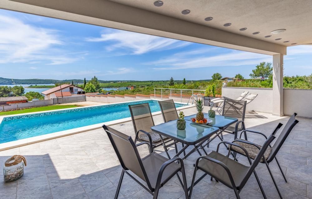 Villa in Medulin, Croatia, 175 m² - picture 1