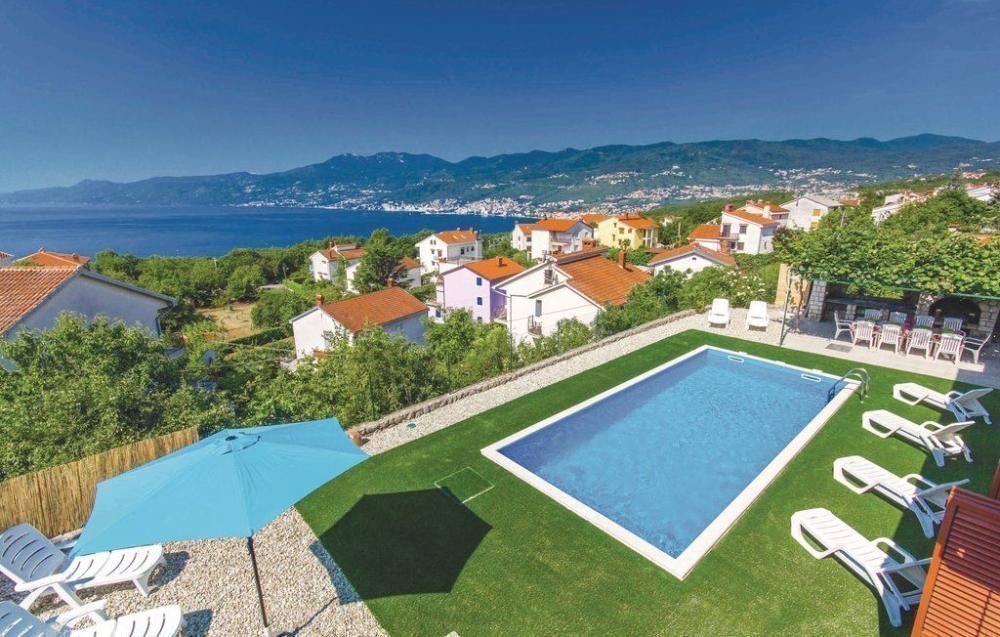 Villa en Rijeka, Croacia, 300 m² - imagen 1