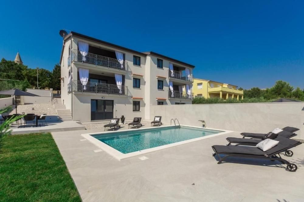 Villa à Poreč, Croatie, 240 m² - image 1