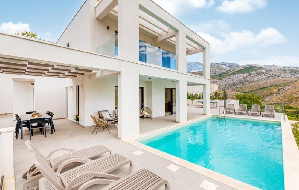 Villa à Split, Croatie, 300 m² - image 1