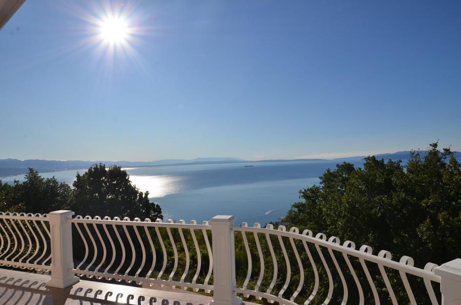 Villa in Bregi, Croatia, 380 m² - picture 1