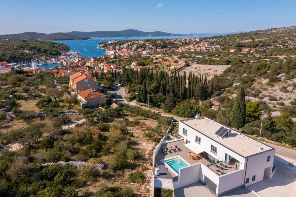 Villa Milna, Croatia, 400 m² - picture 1