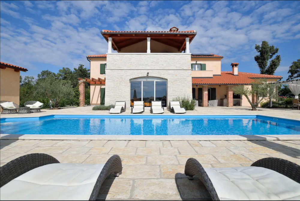 Villa Višnjan, Croatia, 290 m² - picture 1