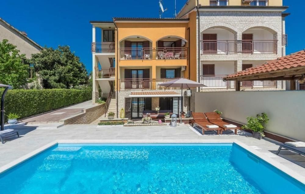 Hotel en Poreč, Croacia, 330 m² - imagen 1