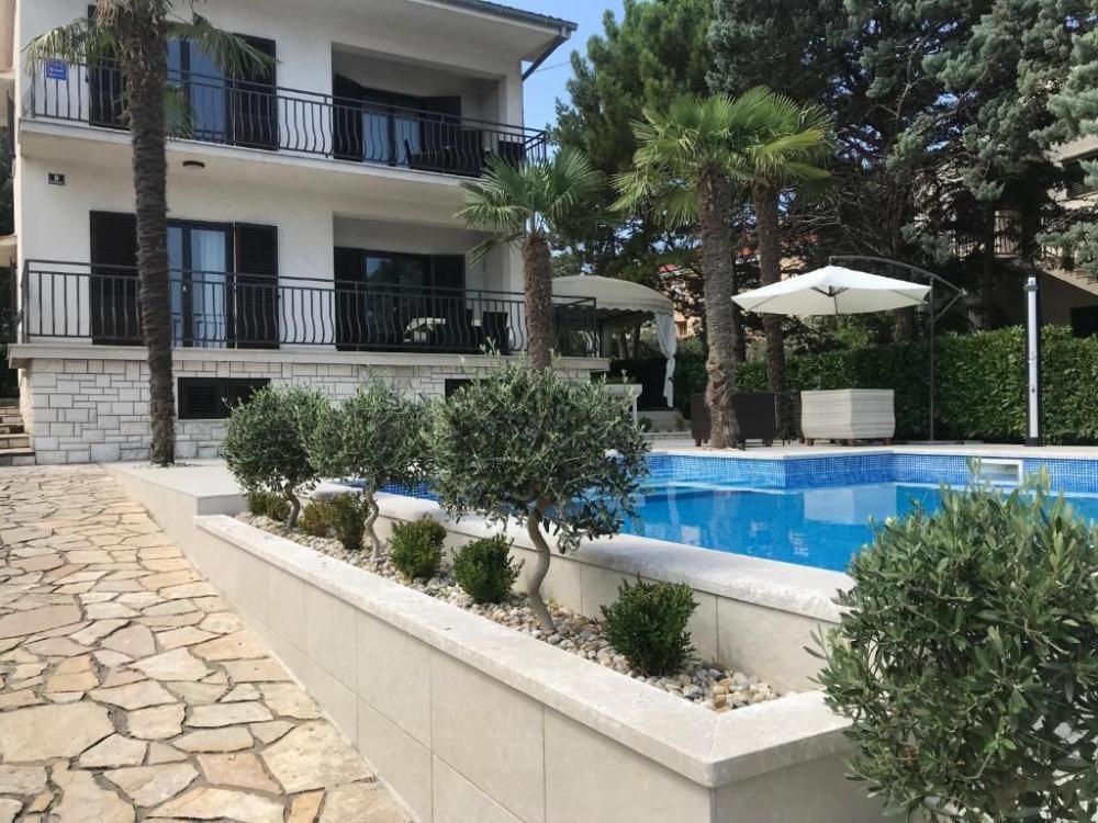 Villa en Malinska-Dubašnica, Croacia, 155 m² - imagen 1