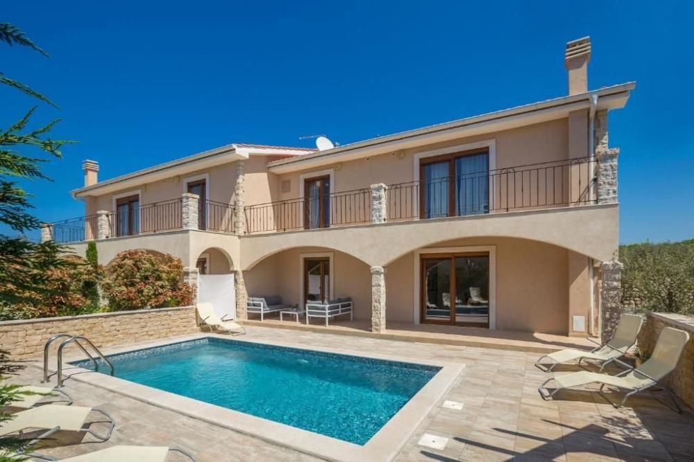 Villa on Krk, Croatia, 380 m² - picture 1