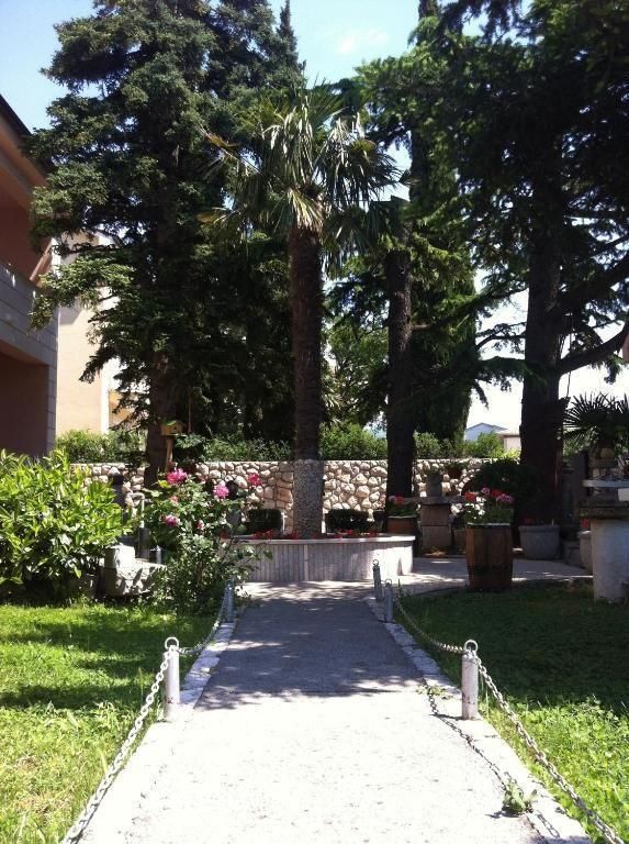 Hotel in Novi Vinodolski, Croatia, 435 m² - picture 1