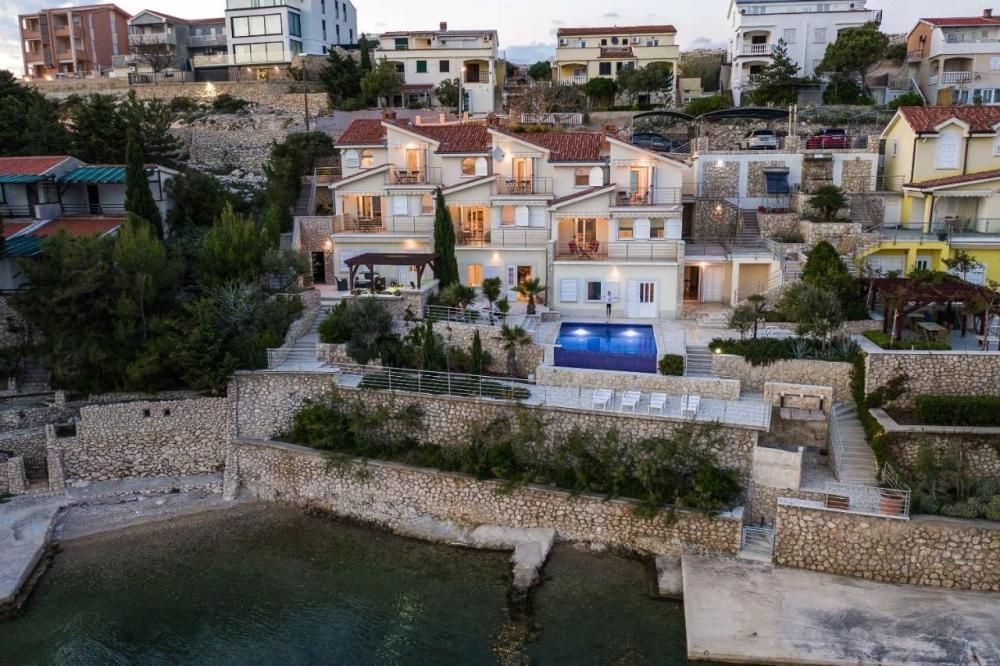 Hotel Novalja, Croatia, 593 m² - picture 1