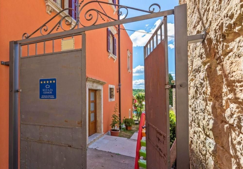 Villa à Oprtalj, Croatie, 154 m² - image 1