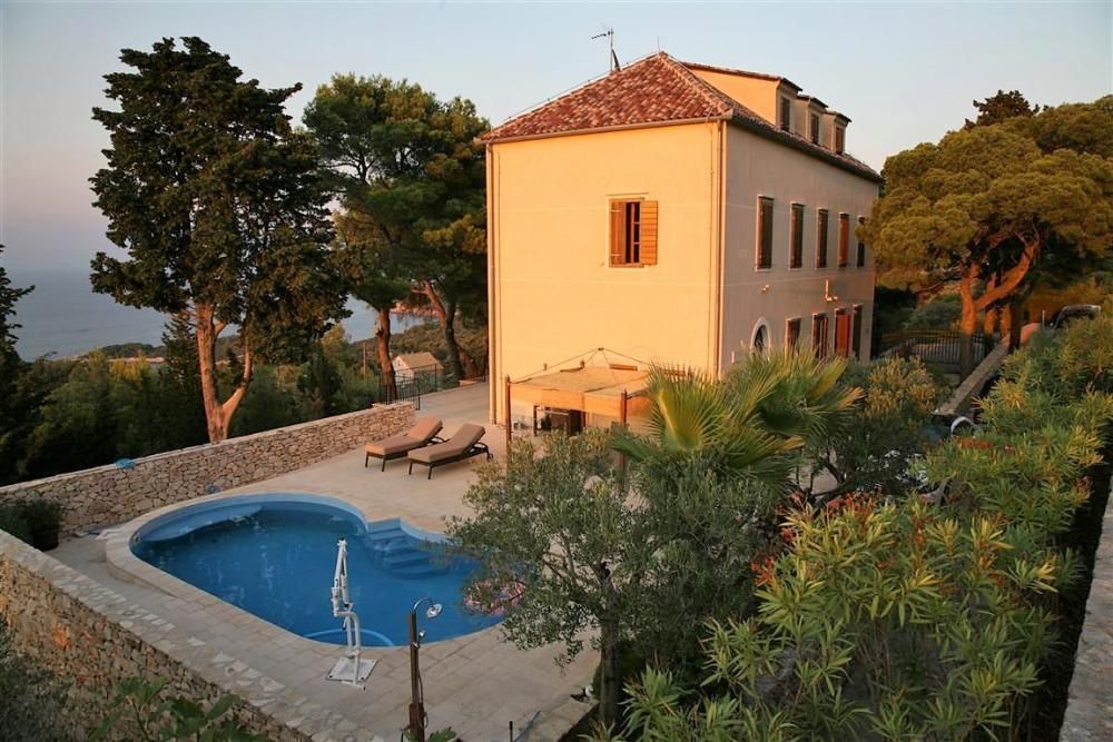Villa sur Vis, Croatie, 240 m² - image 1
