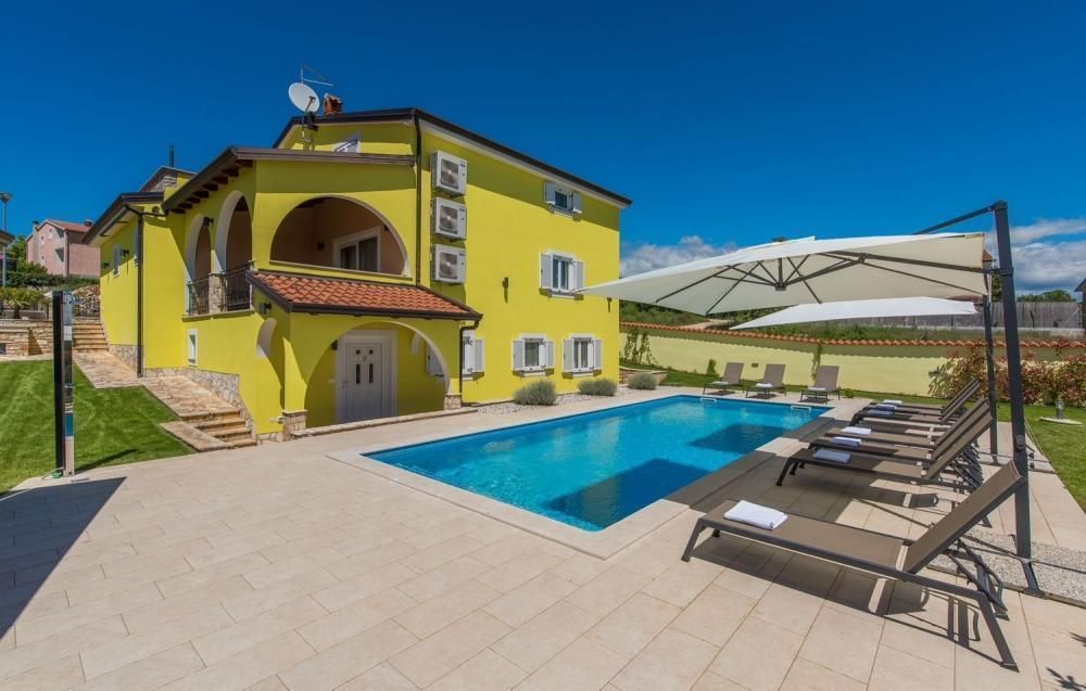Villa à Poreč, Croatie, 250 m² - image 1