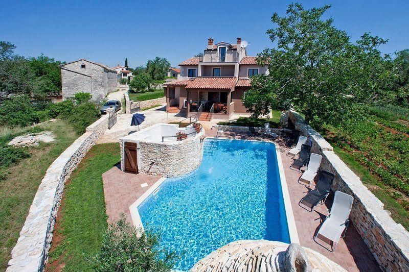 Villa à Svetvincenat, Croatie, 240 m² - image 1