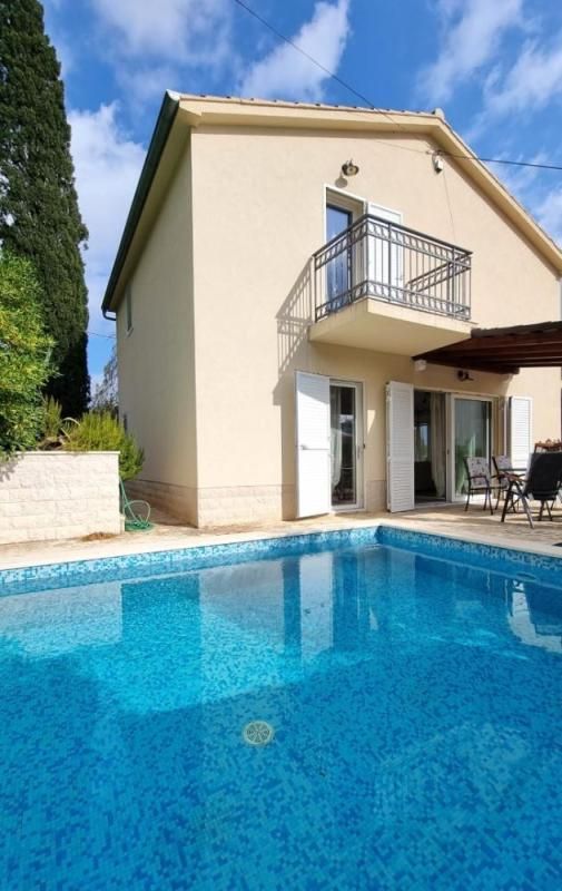 Villa Jelsa, Croatia, 161 m² - picture 1