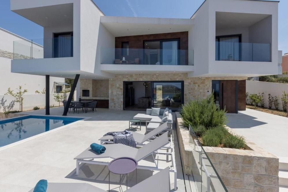 Villa à Rogoznica, Croatie, 270 m² - image 1