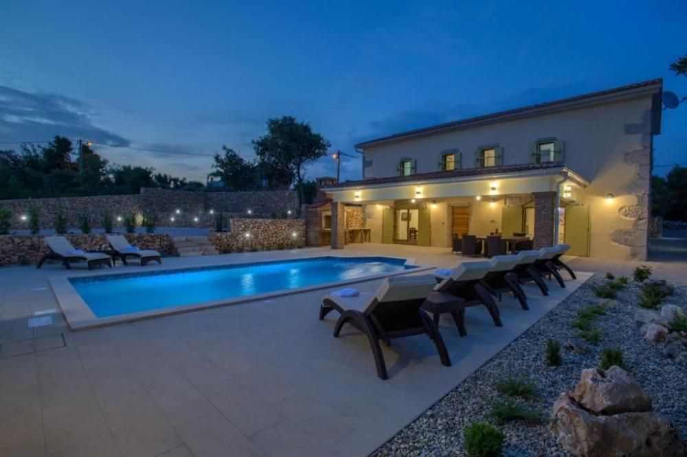 Villa à Vrbnik, Croatie, 144 m² - image 1