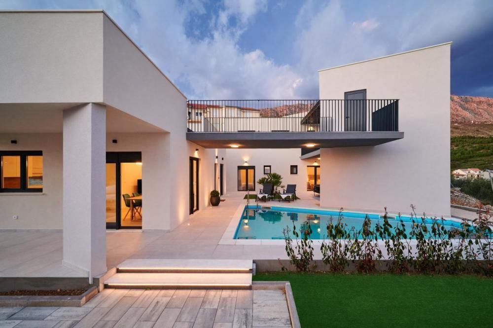 Villa en Omis, Croacia, 250 m² - imagen 1