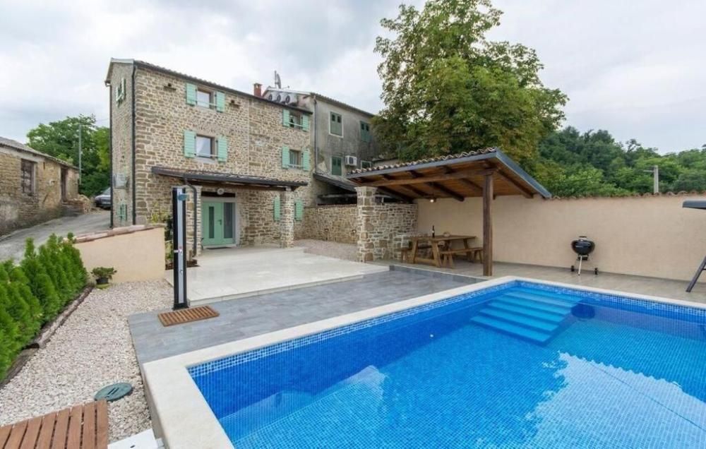 Villa à Motovun, Croatie, 115 m² - image 1