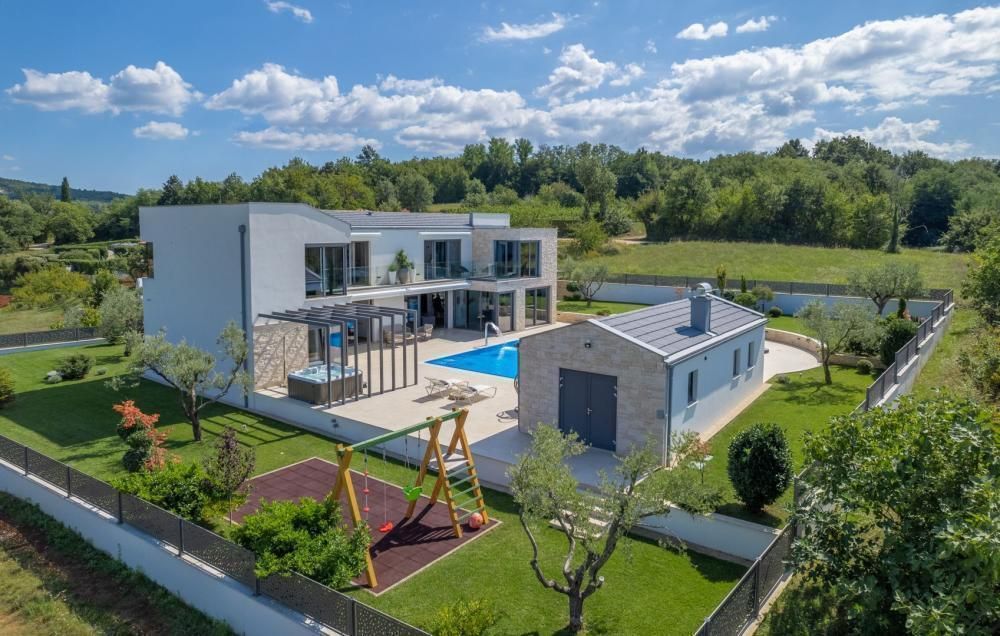 Villa in Motovun, Croatia, 447 m² - picture 1