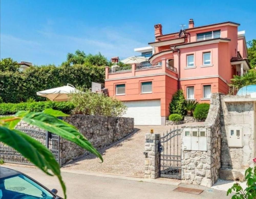 Villa en Opatija, Croacia, 550 m² - imagen 1