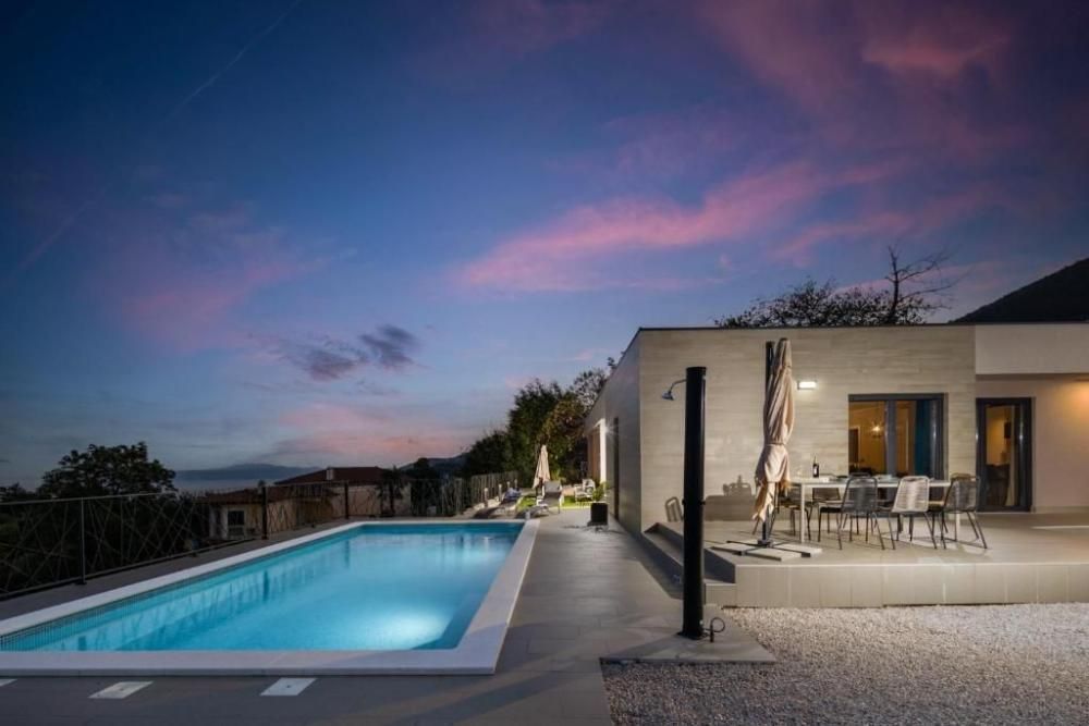 Villa à Opatija, Croatie, 163 m² - image 1