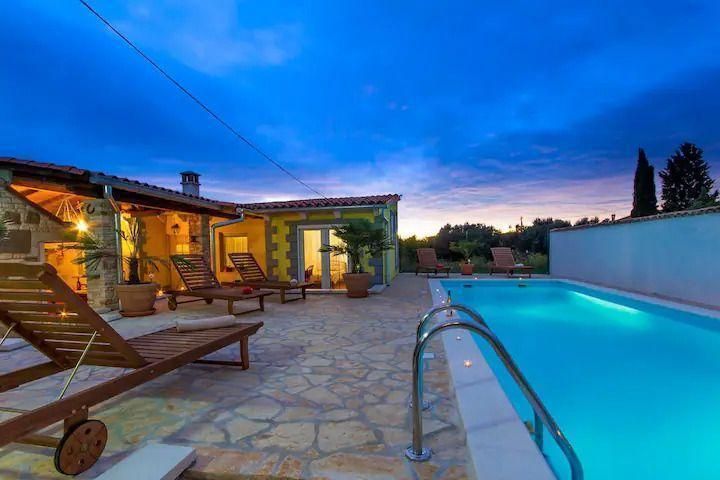 Villa in Pula, Kroatien, 165 m² - Foto 1