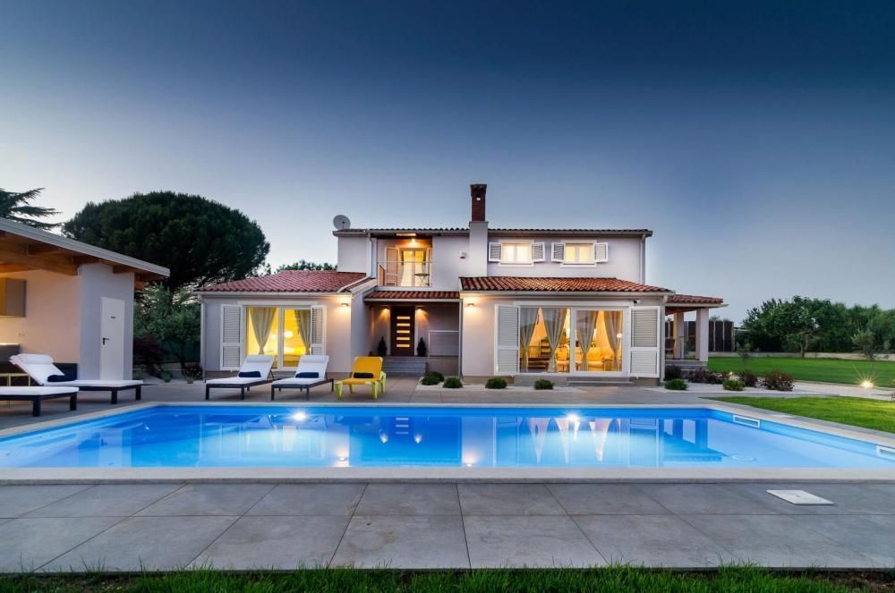 Villa à Fažana, Croatie, 220 m² - image 1