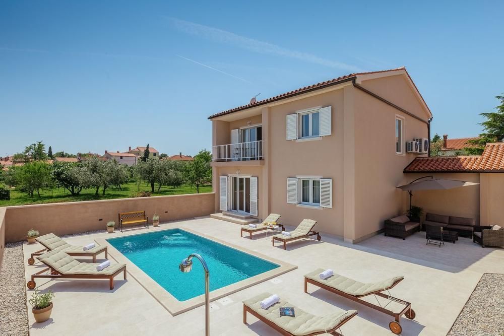 Villa in Pula, Croatia, 180 m² - picture 1
