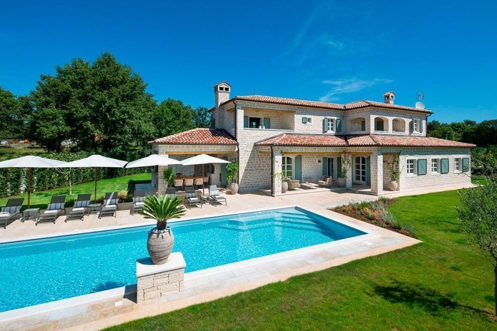 Villa Ladići, Kanfanar, Croatia, 372 m² - picture 1