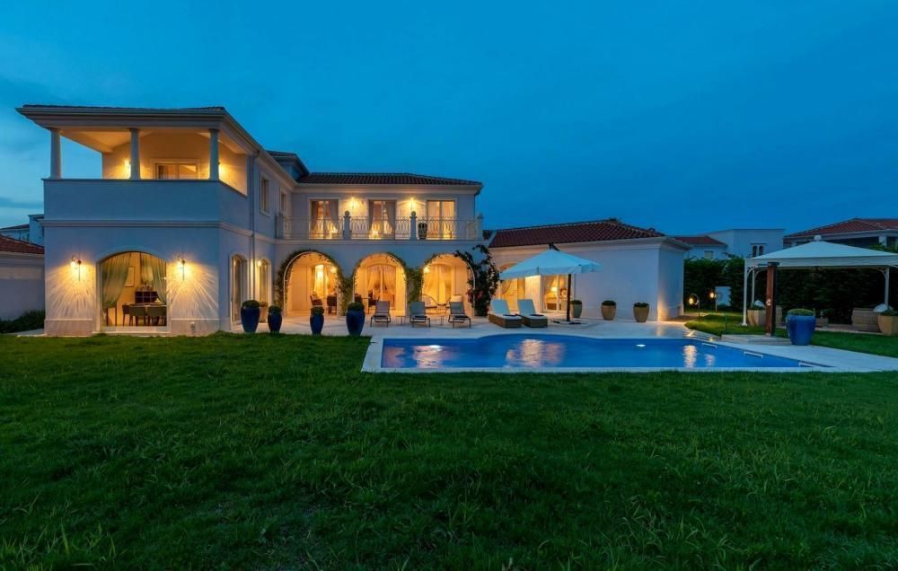 Villa à Poreč, Croatie, 361 m² - image 1