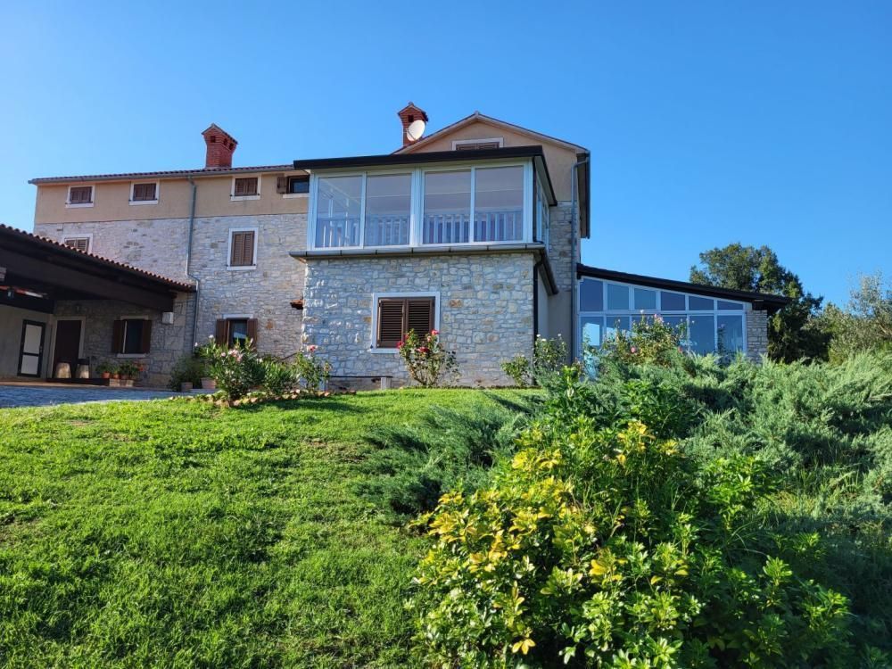 Villa à Brtonigla, Croatie, 600 m² - image 1