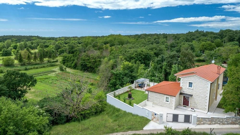 Villa à Tinjan, Croatie, 230 m² - image 1