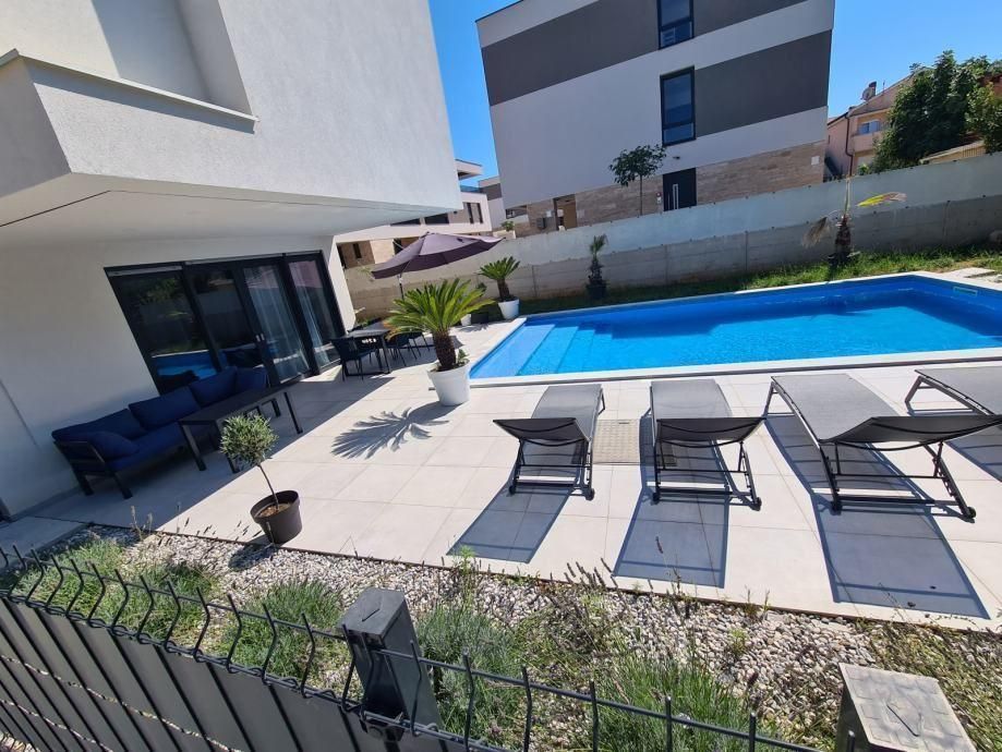 Villa à Pula, Croatie, 156 m² - image 1