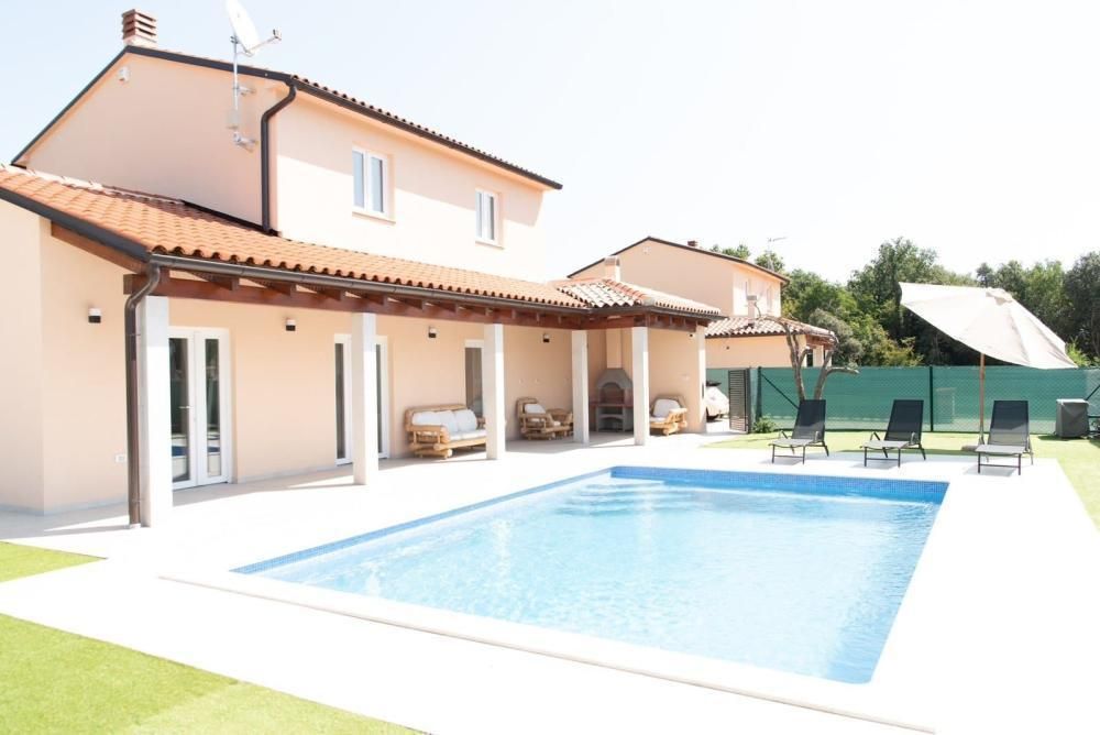 Villa à Fažana, Croatie, 150 m² - image 1
