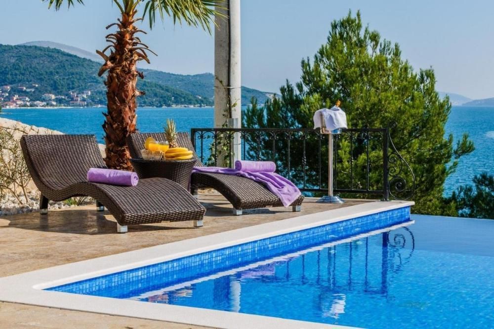 Villa in Trogir, Croatia, 247 m² - picture 1