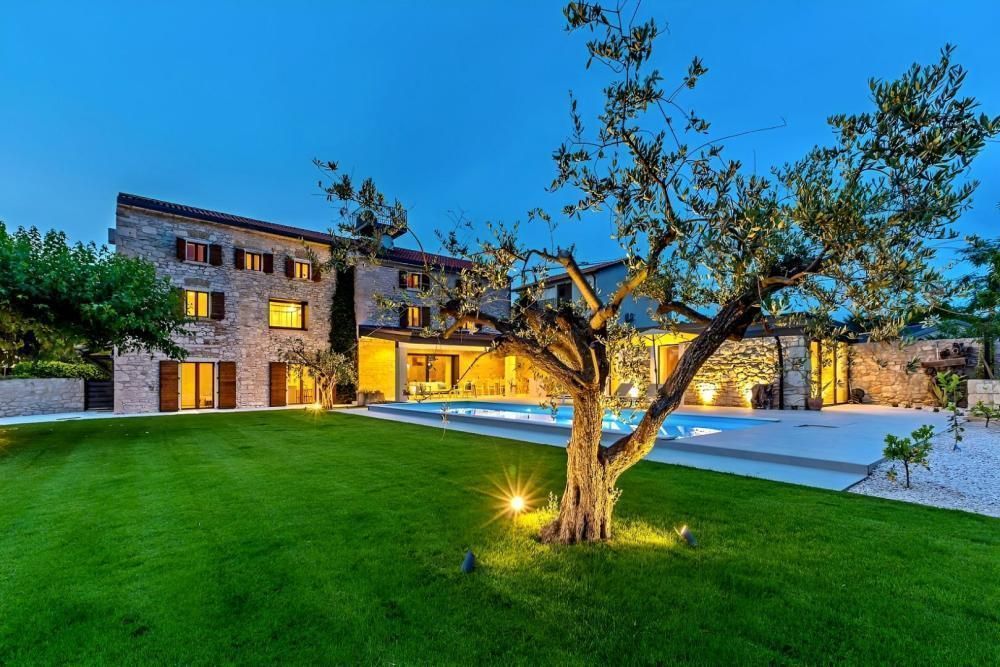 Villa in Brtonigla, Croatia, 350 m² - picture 1