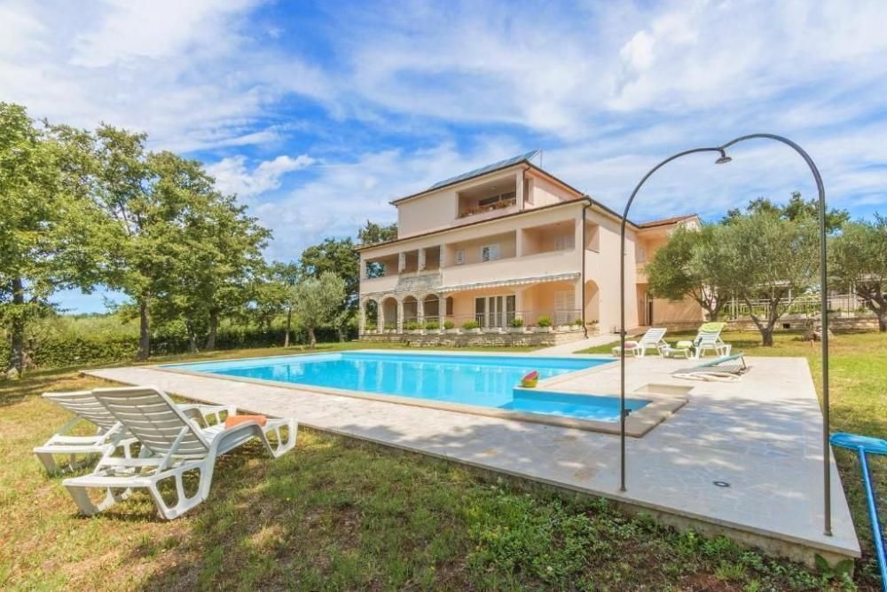 Hotel Krnica, Marčana, Croacia, 1 000 m² - imagen 1