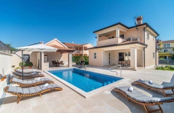 Villa à Poreč, Croatie, 140 m² - image 1