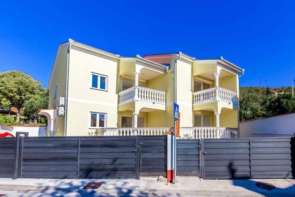 Villa à Crikvenica, Croatie, 175 m² - image 1