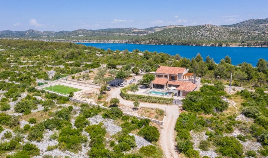Villa Sibenik, Croacia, 315 m² - imagen 1