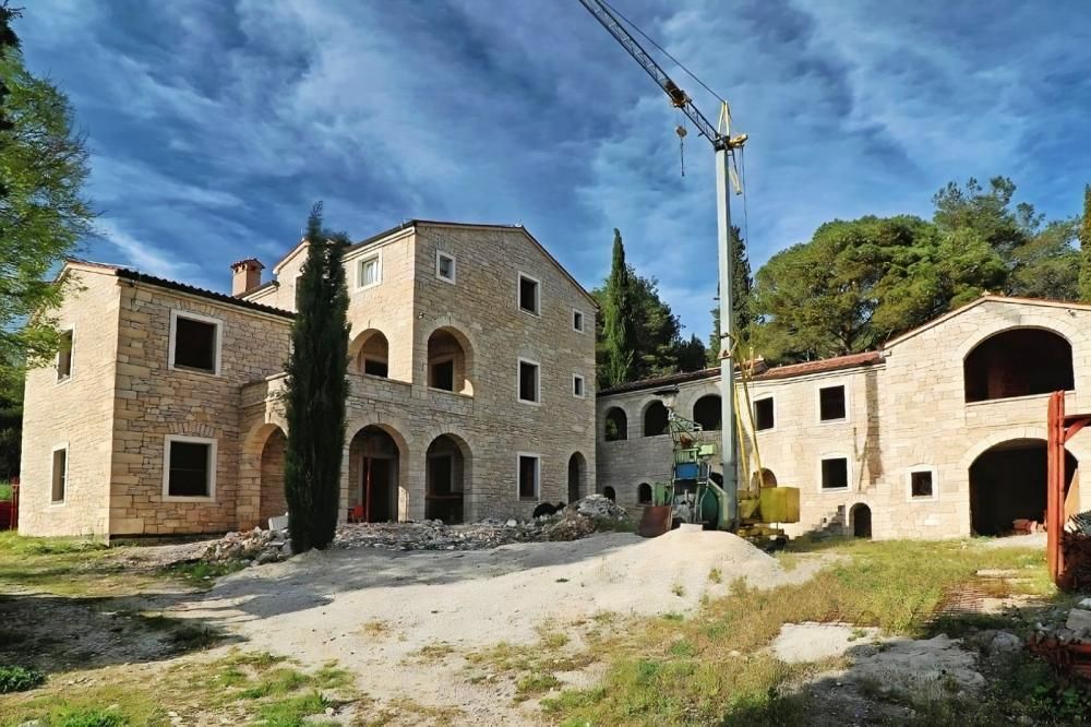 Villa à Rovinj, Croatie, 650 m² - image 1