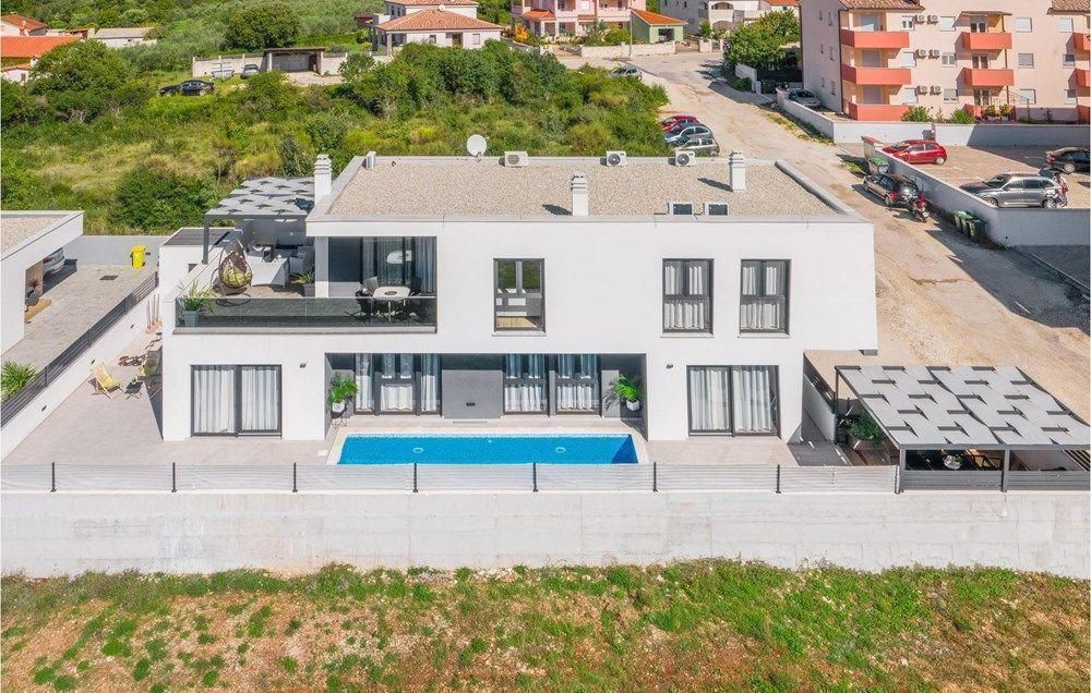 Villa en Pula, Croacia, 208 m² - imagen 1
