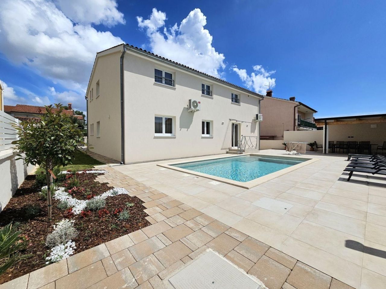 Villa à Pula, Croatie, 260 m² - image 1