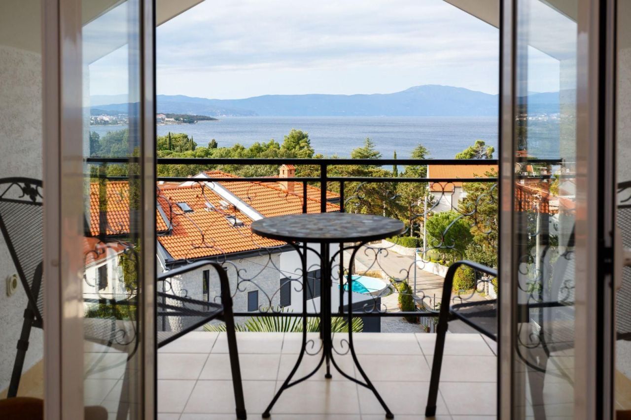 Hotel in Malinska-Dubasnica, Croatia, 300 m² - picture 1