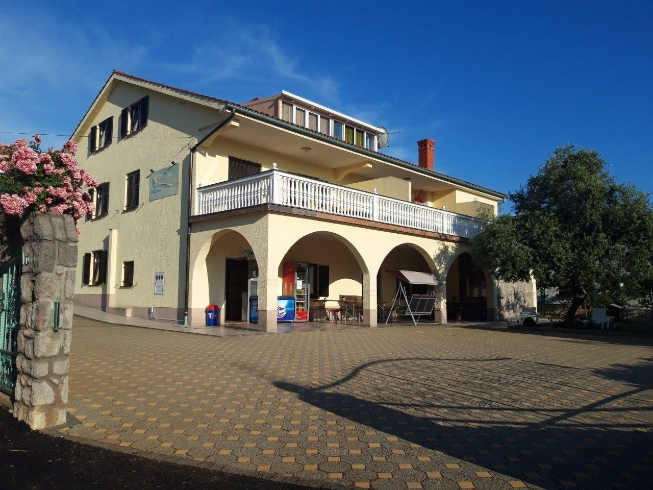 Hôtel à Malinska-Dubašnica, Croatie, 600 m² - image 1