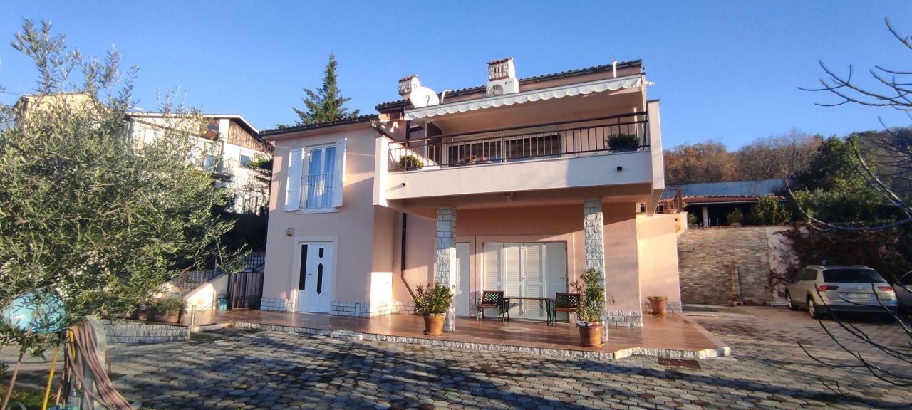 Villa en Rijeka, Croacia, 240 m² - imagen 1