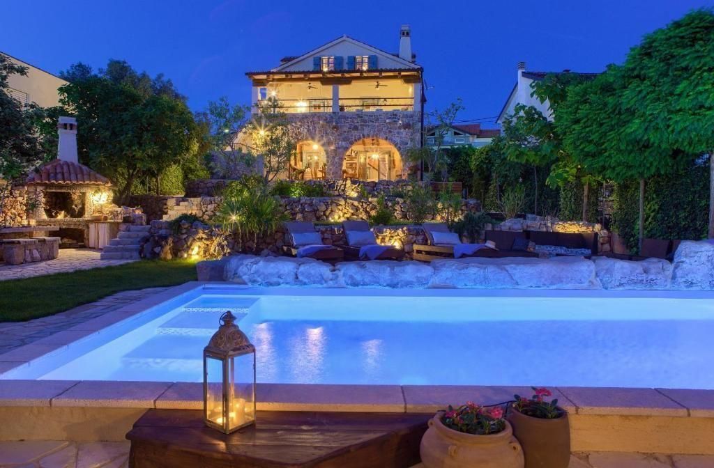 Villa à Malinska-Dubašnica, Croatie, 260 m² - image 1