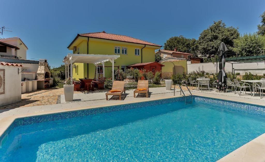 Hotel en Medulin, Croacia, 325 m² - imagen 1