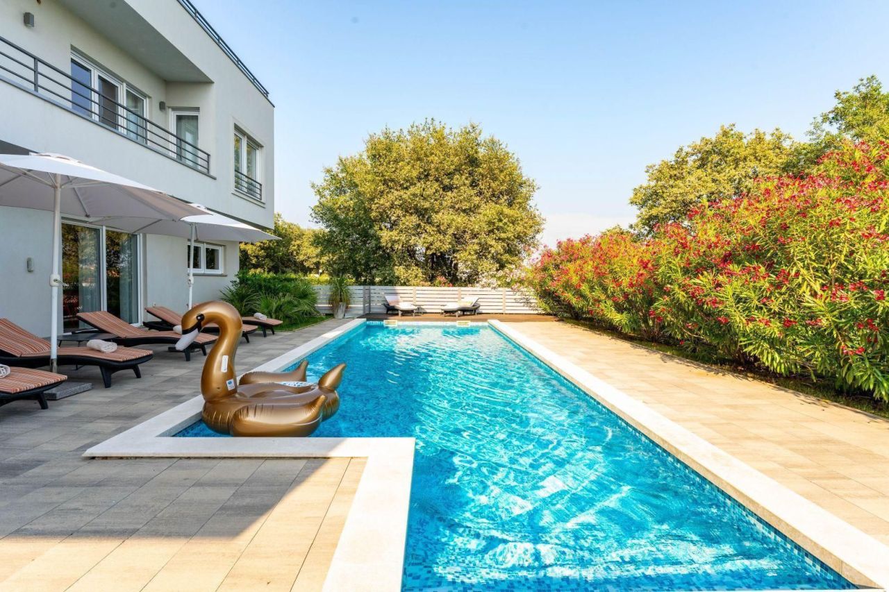 Villa en Medulin, Croacia, 330 m² - imagen 1
