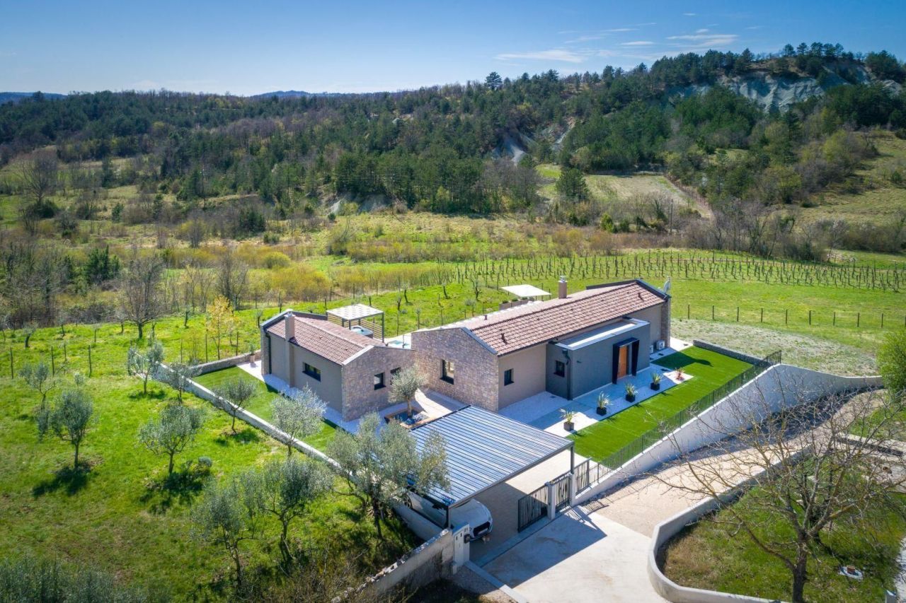 Villa en Buzet, Croacia, 126 m² - imagen 1
