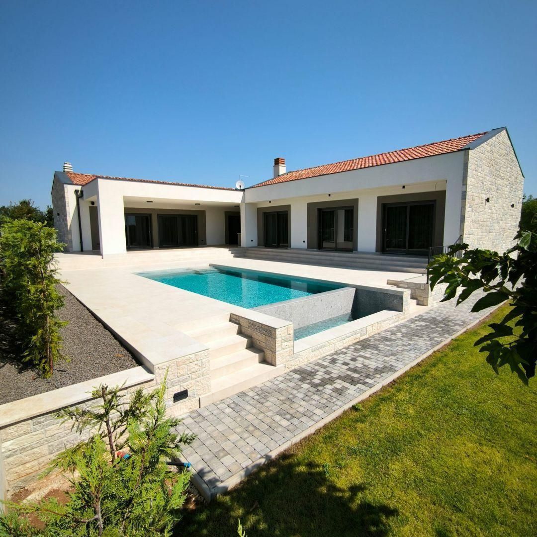 Villa in Rovinj, Croatia, 291 m² - picture 1